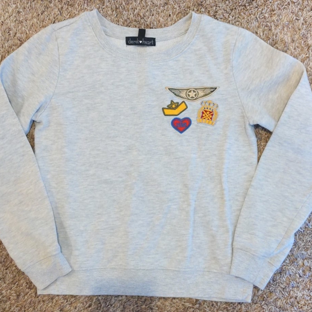 Cute grey sweatshirt